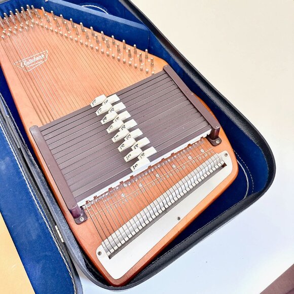 AUTOHARP BY OSCAR SCHMIDT WITH CARRYING CASE BH MODEL - Picture 2 of 16